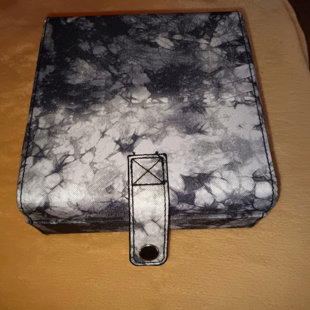 Taylor Madison travel jewelry box